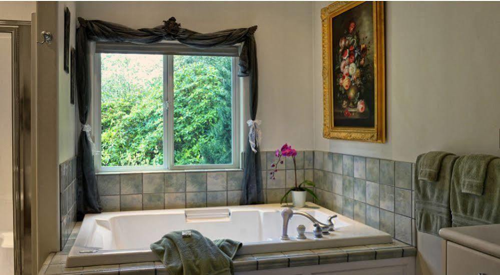 Colette'S Bed & Breakfast Port Angeles Bagian luar foto